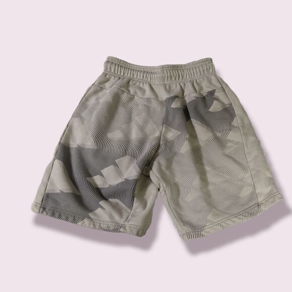 adidas Kids Short Size S please see measurements 👇 - Picture 4 of 4